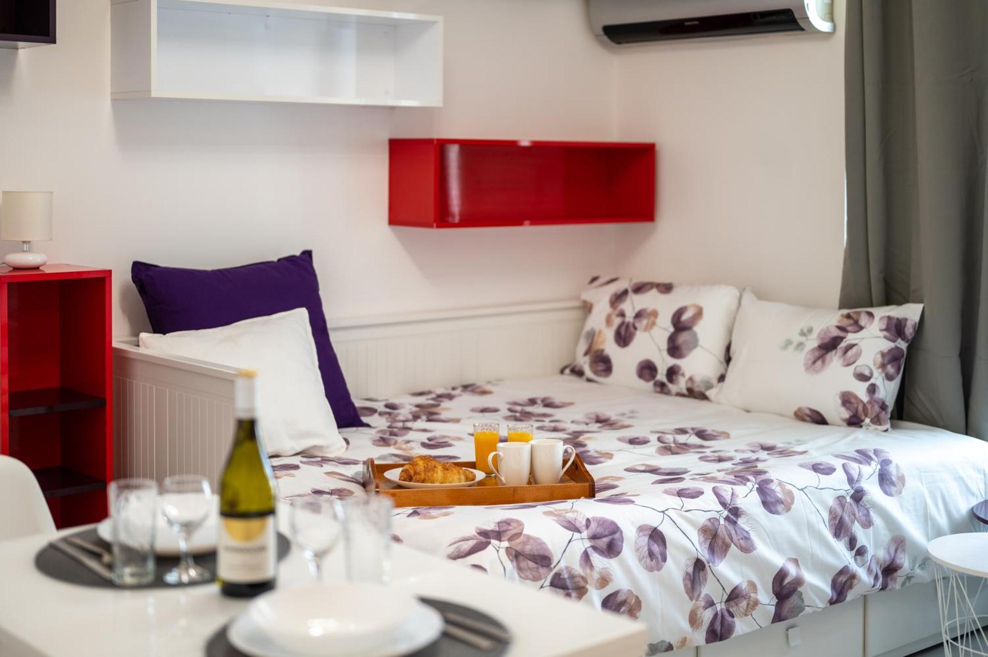 Appartamento Colorful Studio With Balcony - Free Parking Sofia Esterno foto