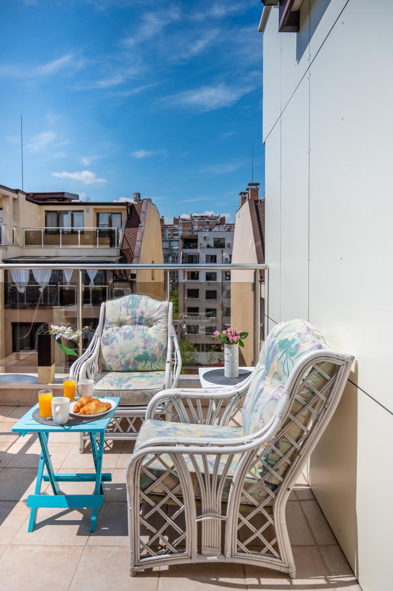 Appartamento Colorful Studio With Balcony - Free Parking Sofia Esterno foto