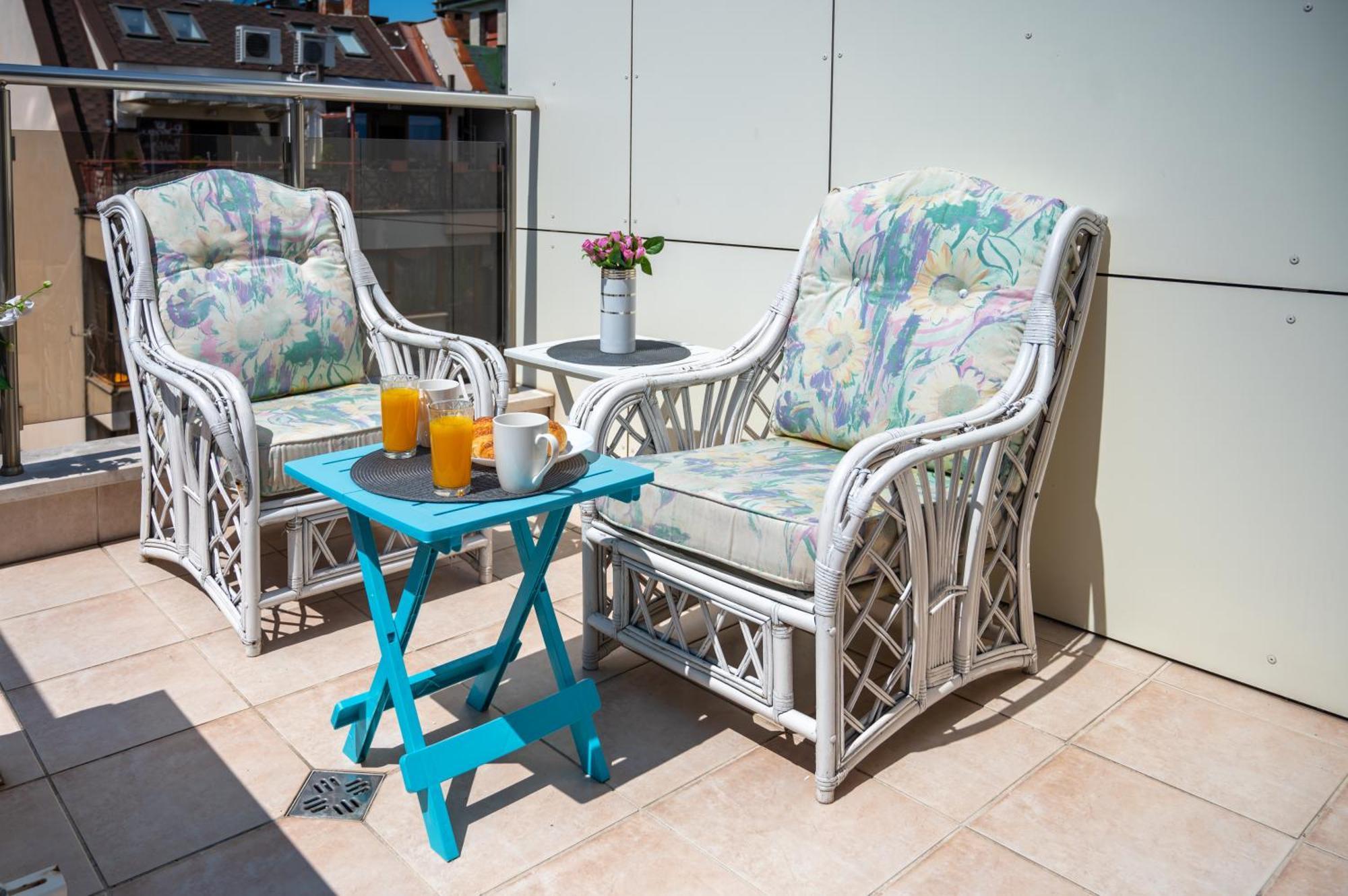 Appartamento Colorful Studio With Balcony - Free Parking Sofia Esterno foto